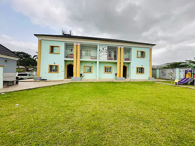 12 Bedroom School