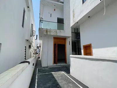 Luxury 5bedroom Fully Detached Duplex