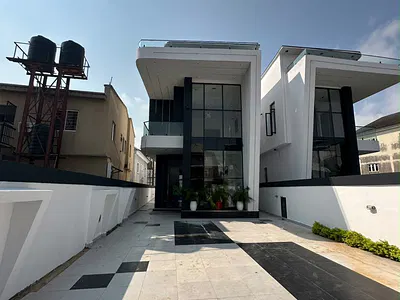 Luxurious 5 Bedroom Fully Detached with BQ, Cinema, Gym House and Swim