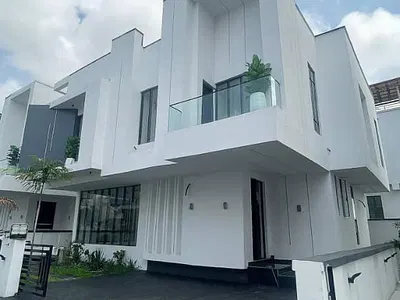 Elegantly Built 5 Bedroom Fully Detached Duplex with BQ and Garden