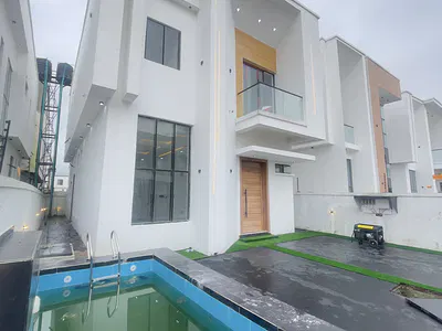 Luxury 4 Bedroom with Swimming Pool