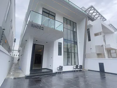 Massively Built 5 Bedroom Fully Detached Duplex with Pool