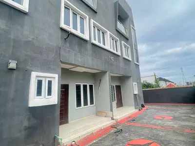 Luxury 2 Bedroom House with Kitchen and Personal Meter