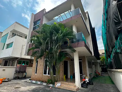 Stunning 5 Bedroom Detached Duplex with BQ