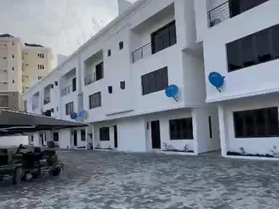 Luxury 4 Bed with Pool & BQ