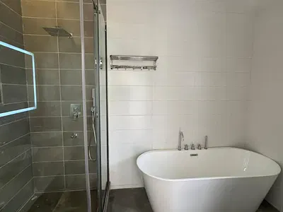 5 Bedroom Detached House