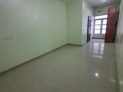 Spacious Semi Masters Room Upstairs