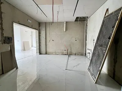 Expensive 4 Bedroom Apartment with Rooftop Pool & Sauna, Gym & Elevato