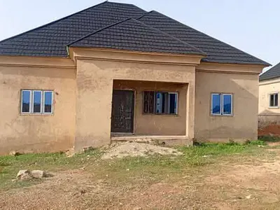 Luxury 4 Bedroom Fully Detach Bungalow with Excellent Facilities