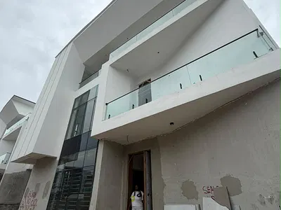 6 Bedroom Detached Duplex with Pool