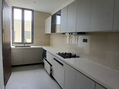 Newly Built 2 Bedroom En-Suite Well Finished Flat