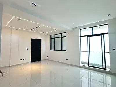 Exquisite Spacious 2 Bedroom Apartment with Pool, Elevator and Gym