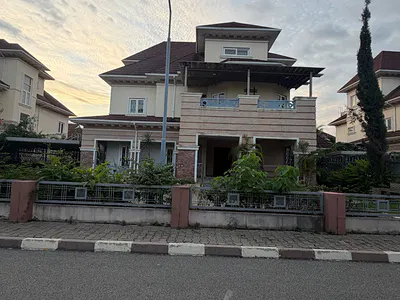 New Listing Mini Estate Comprising 7 Fully Detached Villas & 3 Terra