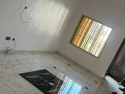 Clean 2 Bedroom Upstairs