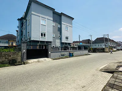 Furnishings : 2 Bedroom Apartment