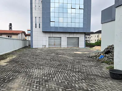 Lease Prime Spacious Commercial Property Along the Road