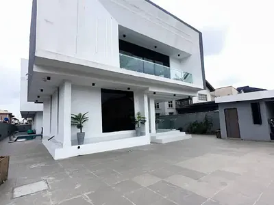 A Stunning & Capacious 5 Bedroom Fully Detached Duplex with BQ