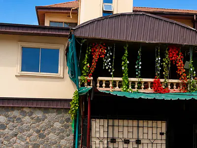 13 Rooms Functioning Hotel