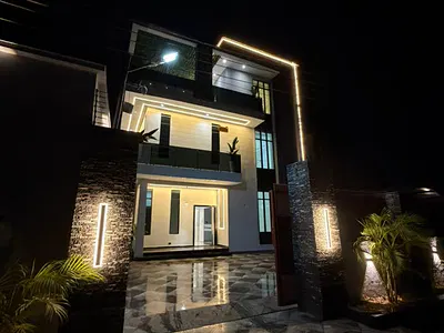 Luxury 5 Bedroom Fully Detached Duplex with BQ, Pool, Solar Powered