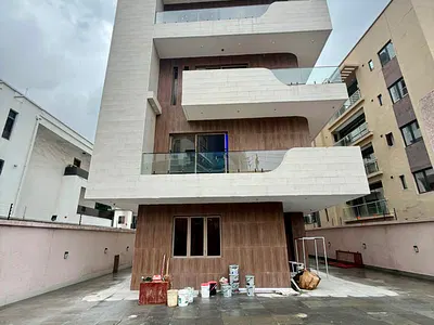 Exquisite Luxury 3 Bedroom Maisonette