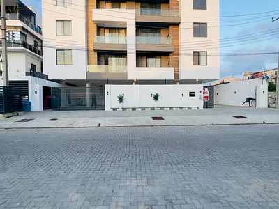 Luxury 2bed Flat with Fitted Ac's Swimming Pool, Elevator &gym