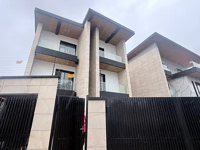 Luxury 5 Bedroom Detached Duplex with Elevator