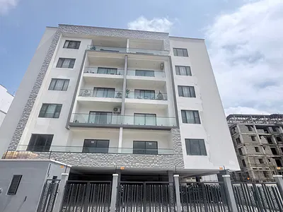 Luxury 2 Bedroom Apartment with Elevator