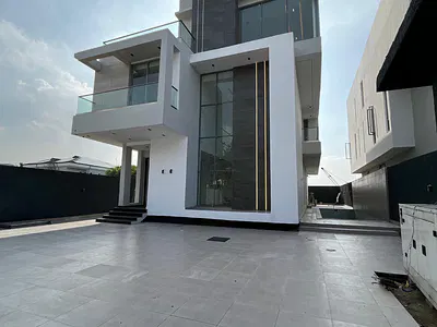 Lovely 5 Bedroom Home