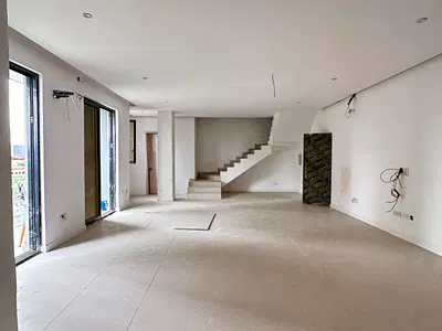 Upscale 2 Bedroom Apartment on Multiple Floors with BQ