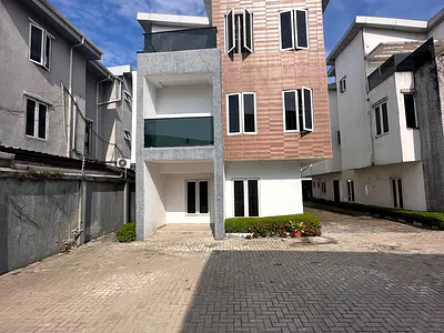 5 Bedroom Fully Detached Duplex