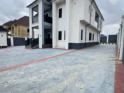 6 Bedroom Detached Duplex with 2 Room Selfcon