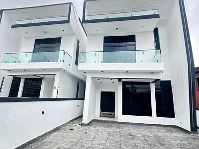 Luxury 5 Bedroom Fully Detached