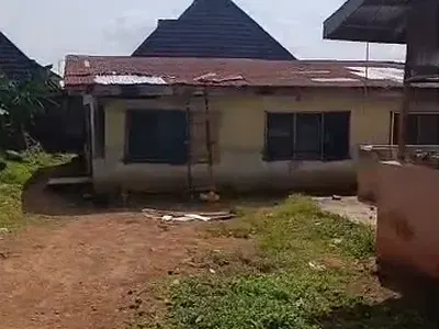 Land Measured at 1000SQM with Demolishable Structure
