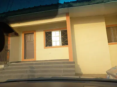 Spacious 2 Bedroom Semi Bungalow in a Secure Environment