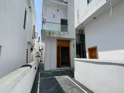 Luxury 5bedroom Fully Detached Duplex