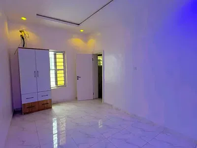 Exquisite 5 Bedroom Fully Detached Duplex with Cinema, Gym!