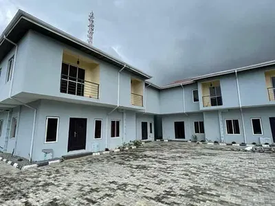 Well Maintained 4 Bedrooms Duplex