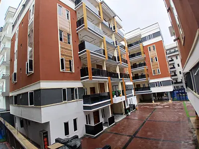 2 Bedroom En-Suite Flat with 1 Room BQ