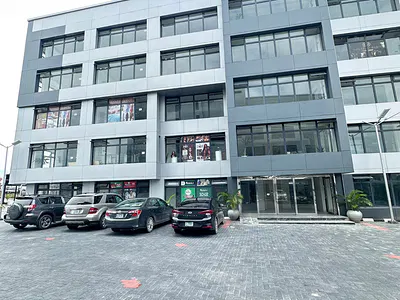Serviced Shop Space