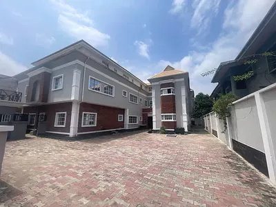 Well-Designed 2-Bedroom Apartment with Pool