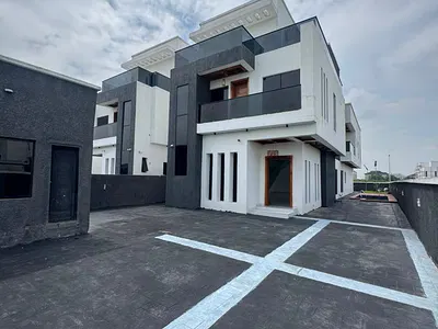 Spacious 5bedroom Detached Duplex in Ajah