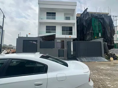 5 Bedroom Waterfront House, 4 Living Rooms, Home Office, Cinema, Lift,
