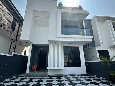 Sales Alert* Luxurious 5 Bedroom Fully Detached