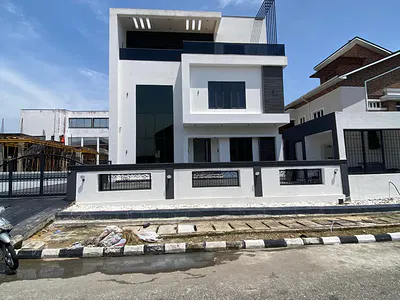 Luxury 5 Bedroom Fullly Detached with BQ, Swimming Pool