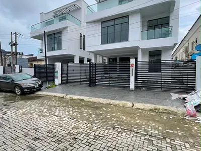 Luxurious 5 Bedroom Fully Detached with BQ and Swimming Pool