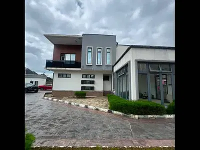 Contemporary 4 Bedroom Fully Detached Duplex