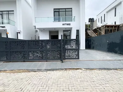 Contemporary 5 Bedroom Fully Detached Duplex in a Secure Estate