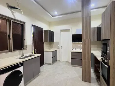 5 Bedroom En-Suite Semi-Detached