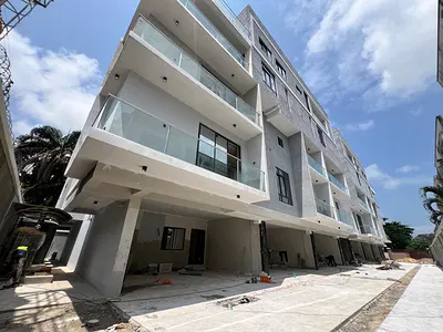 Newly Built 5 Bedroom Maisonette with 2 Room BQ
