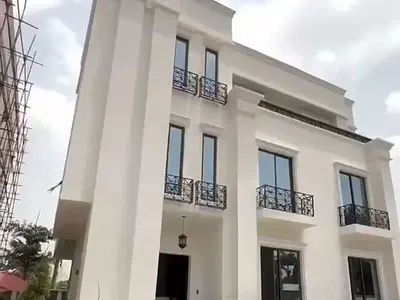 7 Bedroom Fully Detached Duplex